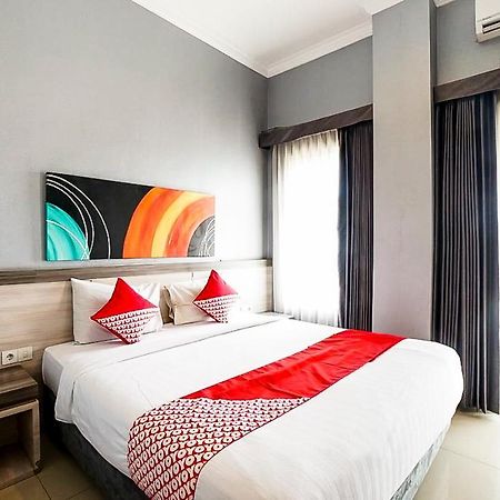 Oyo 289 Hotel Dalwa Syariah Pasuruan Kültér fotó